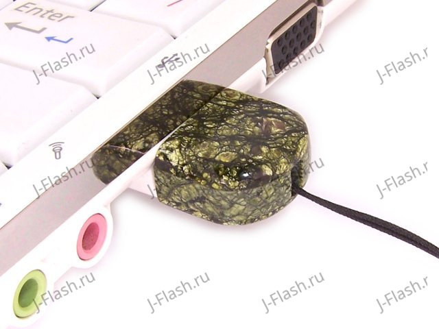 USB флешка из камня змеевик: в ноутбуке
