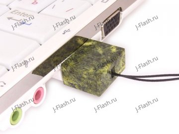 USB флешка из камня змеевик: в ноутбуке