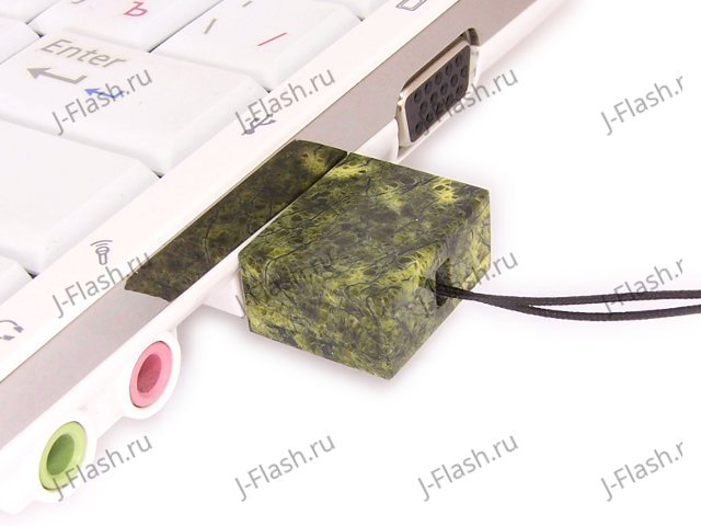 USB флешка из камня змеевик: в ноутбуке