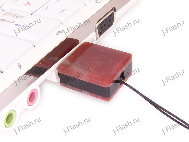 USB флешка из камня розовый кварц: в ноутбуке