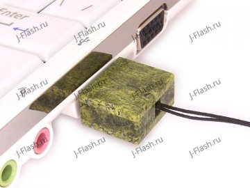 USB флешка из камня змеевик: в ноутбуке