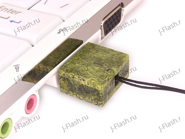 USB флешка из камня змеевик: в ноутбуке