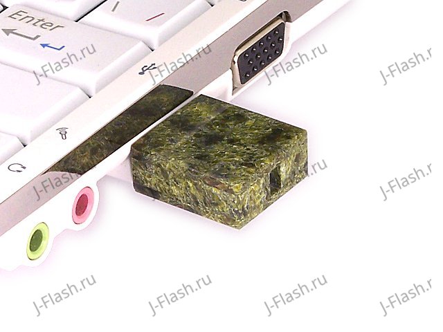 USB флешка из камня змеевик: в ноутбуке