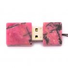 Открытая USB флешка из камня родонит: вид сверху