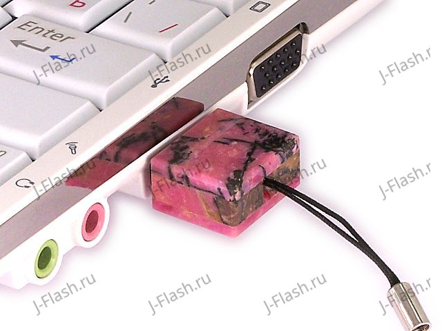 USB флешка из камня родонит: в ноутбуке