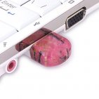 USB флешка из камня родонит: в ноутбуке