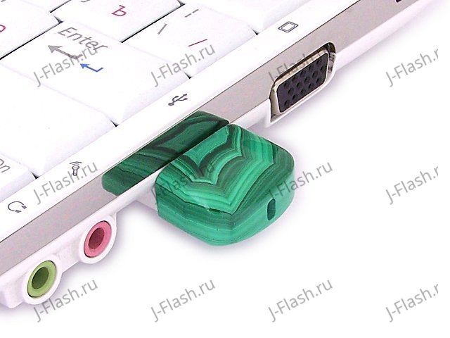 USB флешка из камня малахит: в ноутбуке
