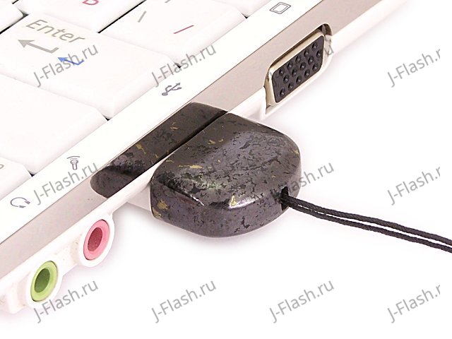 USB флешка из камня гематит: в ноутбуке