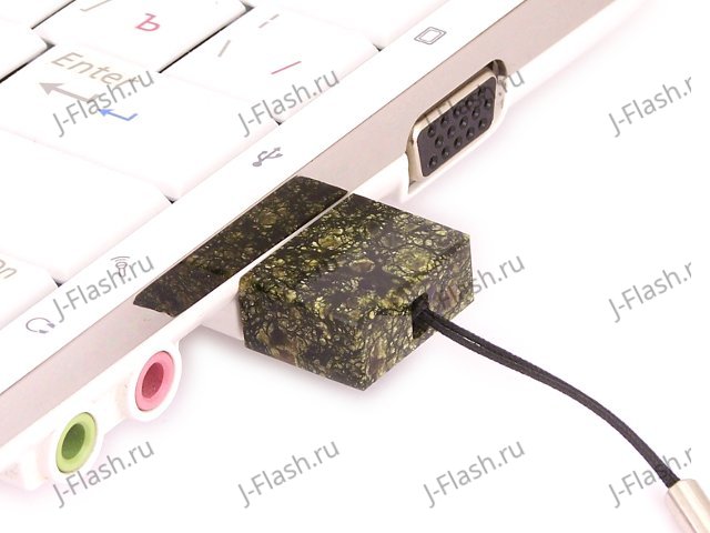 USB флешка из камня змеевик: в ноутбуке