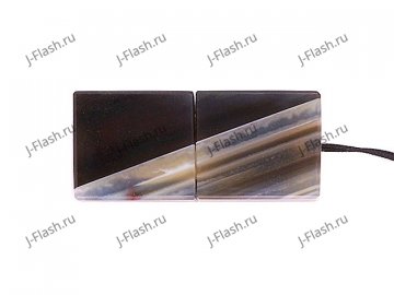 USB флешка из узорчатого агата с включениями кварца: вид снизу