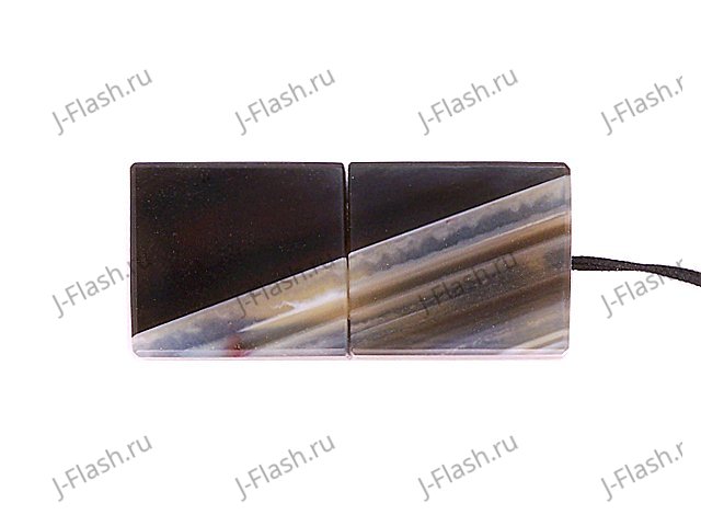 USB флешка из узорчатого агата с включениями кварца: вид снизу