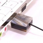 USB флешка из узорчатого агата с включениями кварца: в ноутбуке
