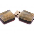 USB флешка из узорчатого агата: открытая