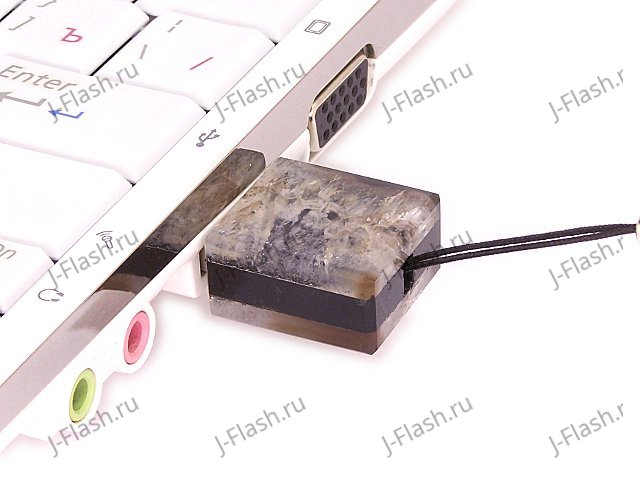 USB накопитель из черного агата: в ноутбуке