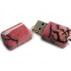 USB накопитель из родонита: открытая