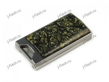 Флешка в металлическом корпусе со змеевиком: общий вид