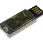 Флешка в металлическом корпусе со змеевиком (офитом): USB разъем выдвинут