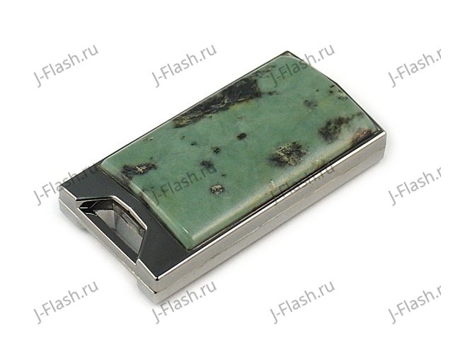 Флешка в металлическом корпусе со змеевиком: общий вид