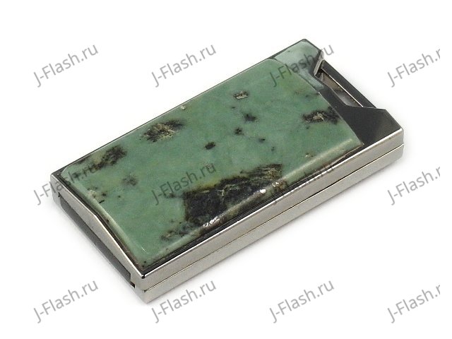 Флешка в металлическом корпусе со змеевиком: общий вид