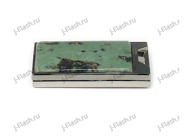 Флешка в металлическом корпусе со змеевиком: вид сбоку