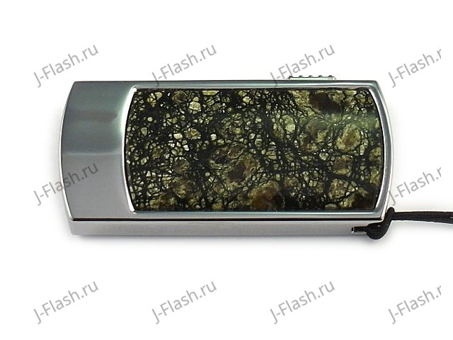 Флешка в металлическом корпусе со змеевиком: вид сверху