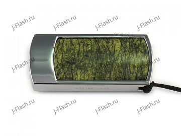 Флешка в металлическом корпусе со змеевиком: вид сверху