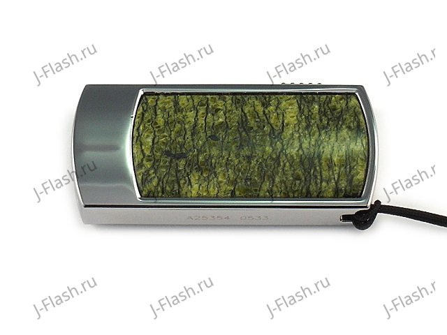 Флешка в металлическом корпусе со змеевиком: вид сверху