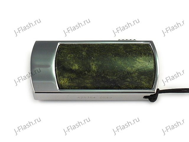 Флешка в металлическом корпусе со змеевиком: вид сверху