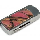 Флешка в металлическом корпусе с камнем родонит: надежный фиксатор