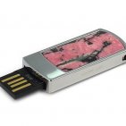 Сувенирная флешка с камнем родонит: USB разъем выдвинут