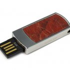 Подарочная флешка с яшмой: USB разъем выдвинут