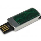 Сувенирная флешка с малахитом: USB разъем выдвинут