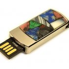 Подарочная флешка в металлическом корпусе с мозаикой: USB разъем выдвинут