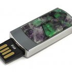 Подарочная флешка в металлическом корпусе с камнем флюорит: USB разъем выдвинут