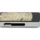 Сувенирная флешка с камнем беломорит: вид сбоку