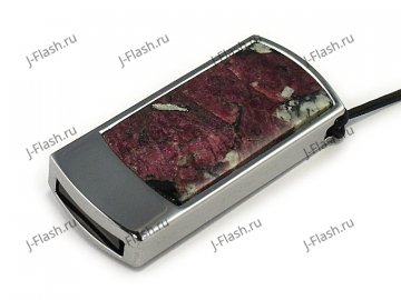 Подарочная флешка с эвдиалитом: общий вид