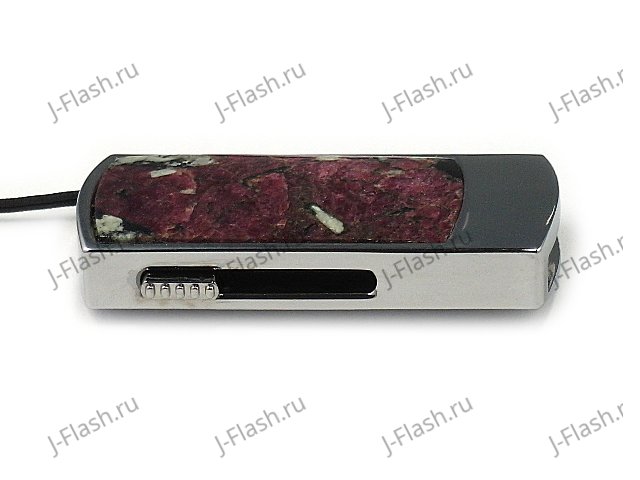 Сувенирная флешка с эвдиалитом: вид сбоку