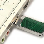 Малахитовая флешка: подключение к компьютеру