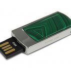 Малахитовый USB flash: разъем выдвинут