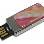 Флешка с агатом: разъем выдвинут