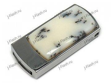 Флешка с белым моховым агатом: общий вид