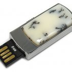 USB диск с агатом: разъем выдвинут