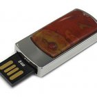 USB накопитель с яшмой: разъем выдвинут